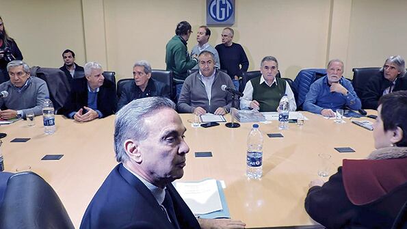 La CGT participa del armado político con dirigentes del peronismo.