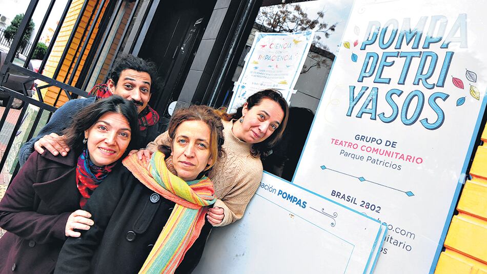 Agustina Ruiz Barrea, Mariana Berger, Paola Tazzioli y Pablo Corradi: Los Pompas en su propia sala.