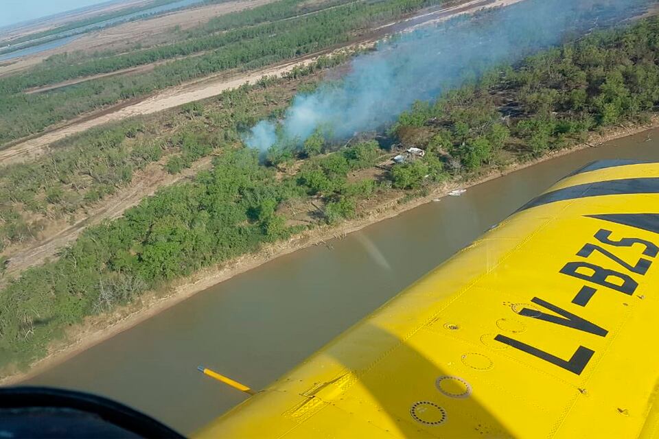 Vista desde un foco desde uno de los aviones que combaten del fuego.