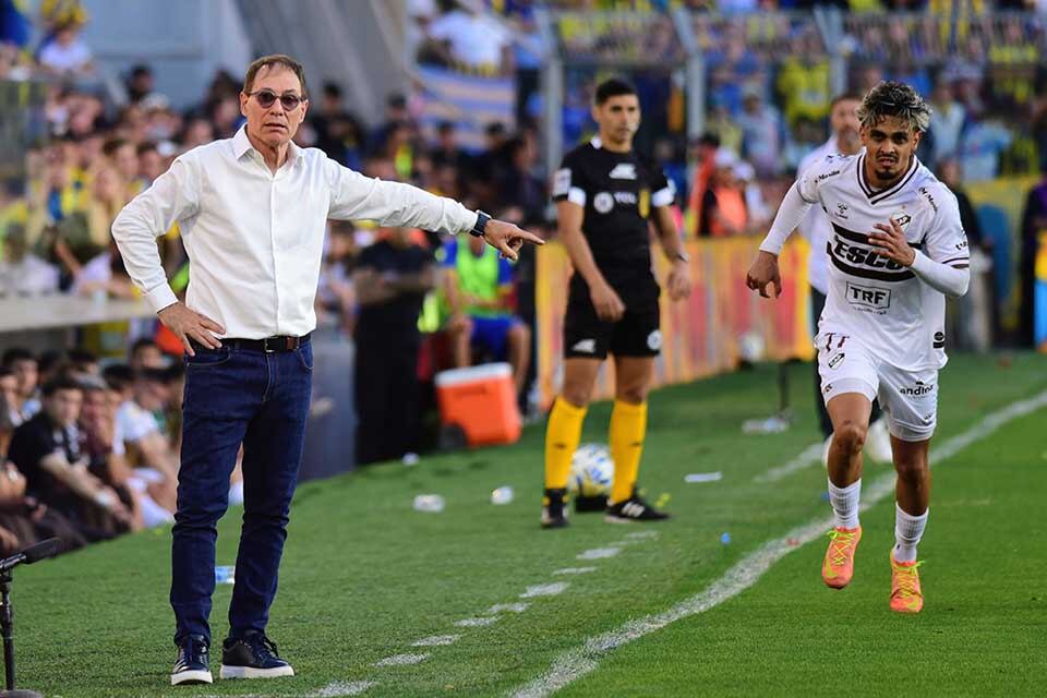 Ariel Holan está al frente de una campaña sorprendente.