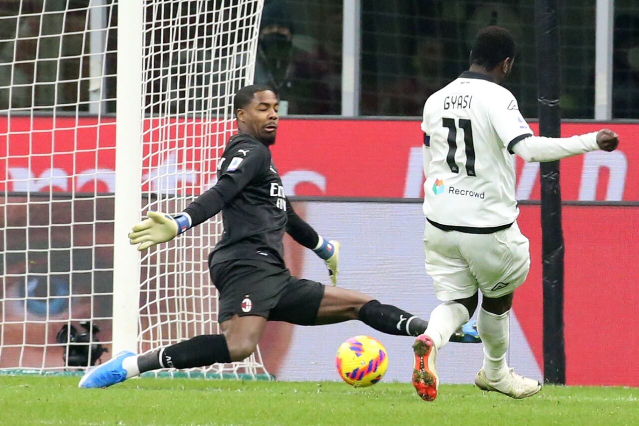 Gyasi liquida el pleito para Spezia y vence en la agonía al gigante Milan