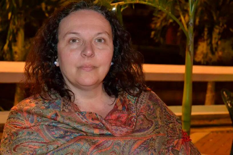 Beatriz Actis es la autora de Aire de huir, publicado por Editorial Caburé.