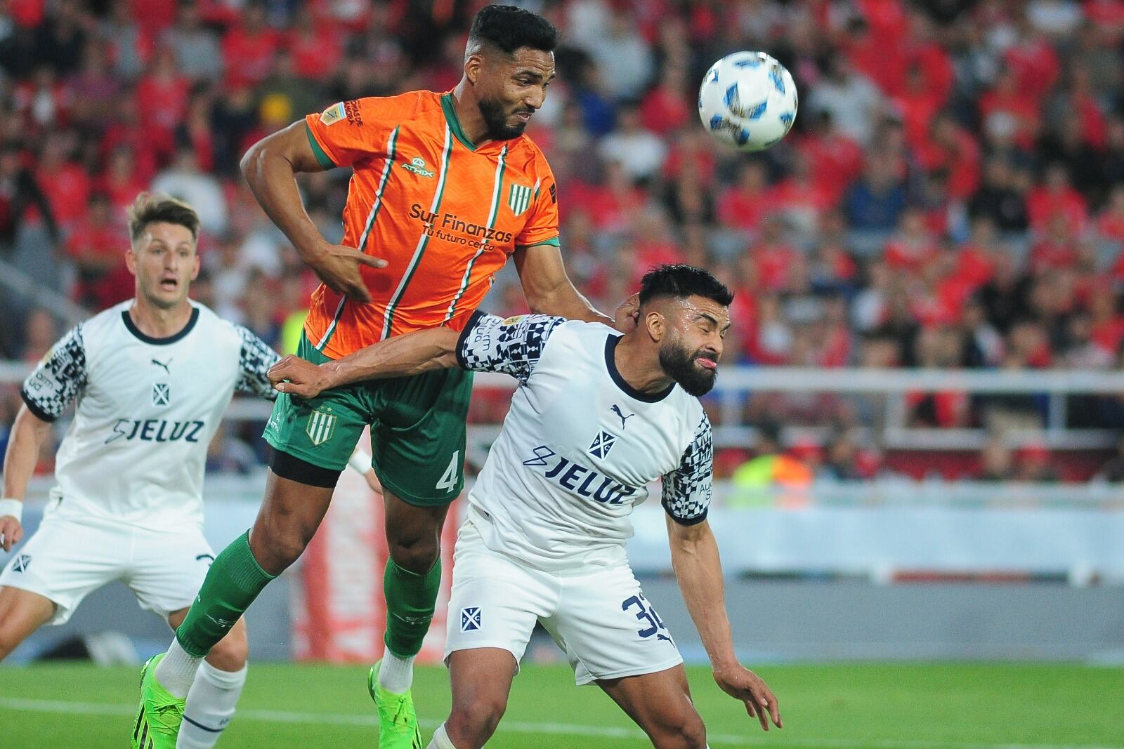 Alejandro Maciel le gana a Alexis Canelo, como en toda la noche