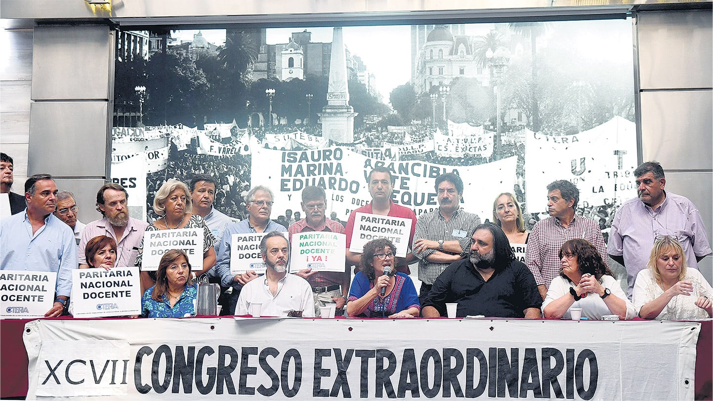 Los gremios docentes nucleados en Ctera anunciaron un paro de 48 horas en reclamo de paritarias.