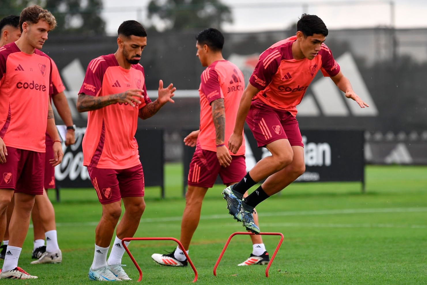 River viene de perder el invicto 2025, ante Estudiantes.