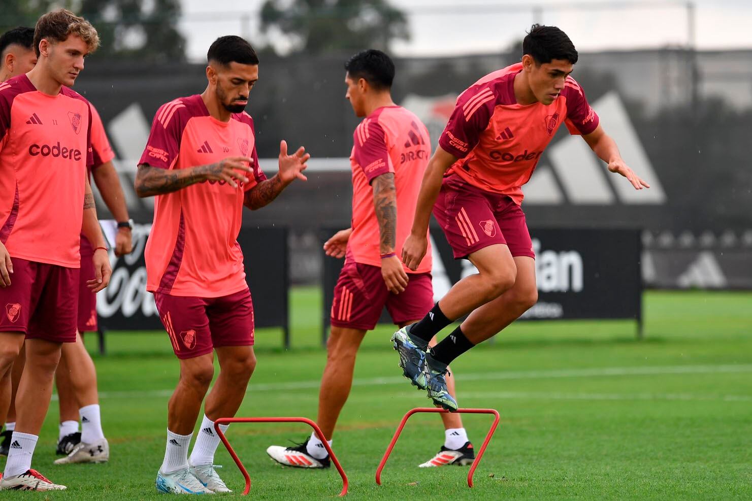 River viene de perder el invicto 2025, ante Estudiantes.