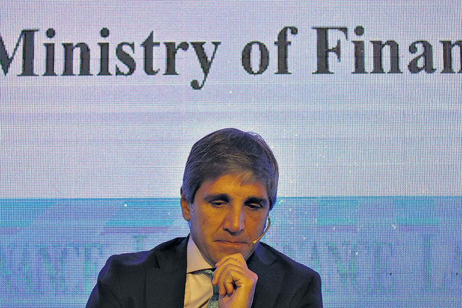 Luis Caputo, ministro de Finanzas. Tras el objetivo de bajar costos de financiamiento, pagando un costo altísimo. Curiosa estrategia.