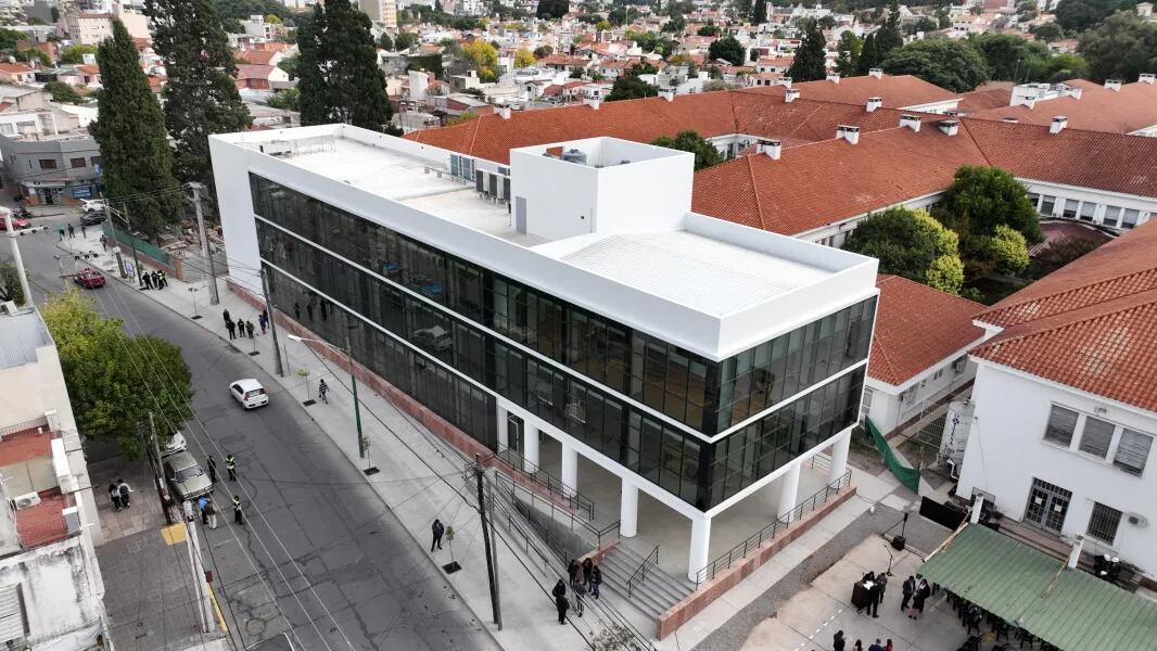 El moderno edificio que se agrega al San Bernardo