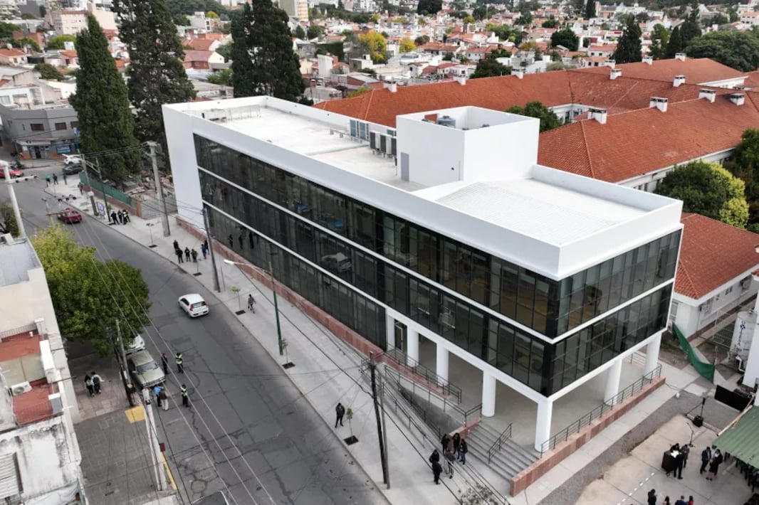 El moderno edificio que se agrega al San Bernardo