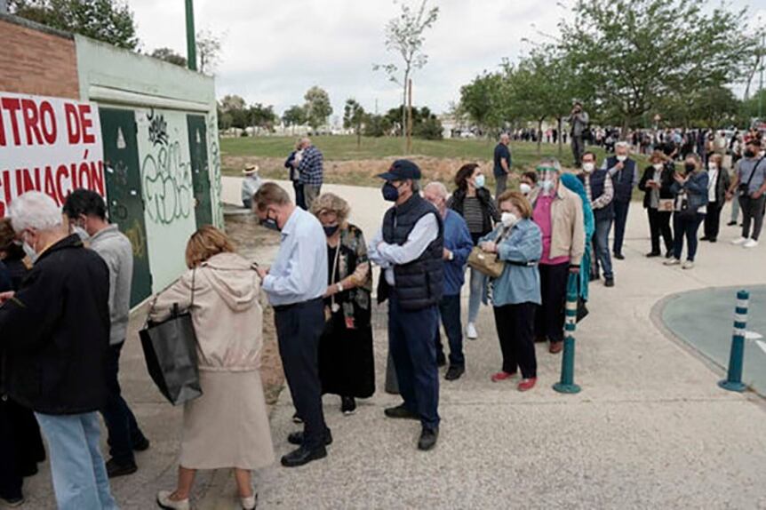 "No hagas caso a los bulos y no acudas si no has sido citado", advirtió el gobierno regional.