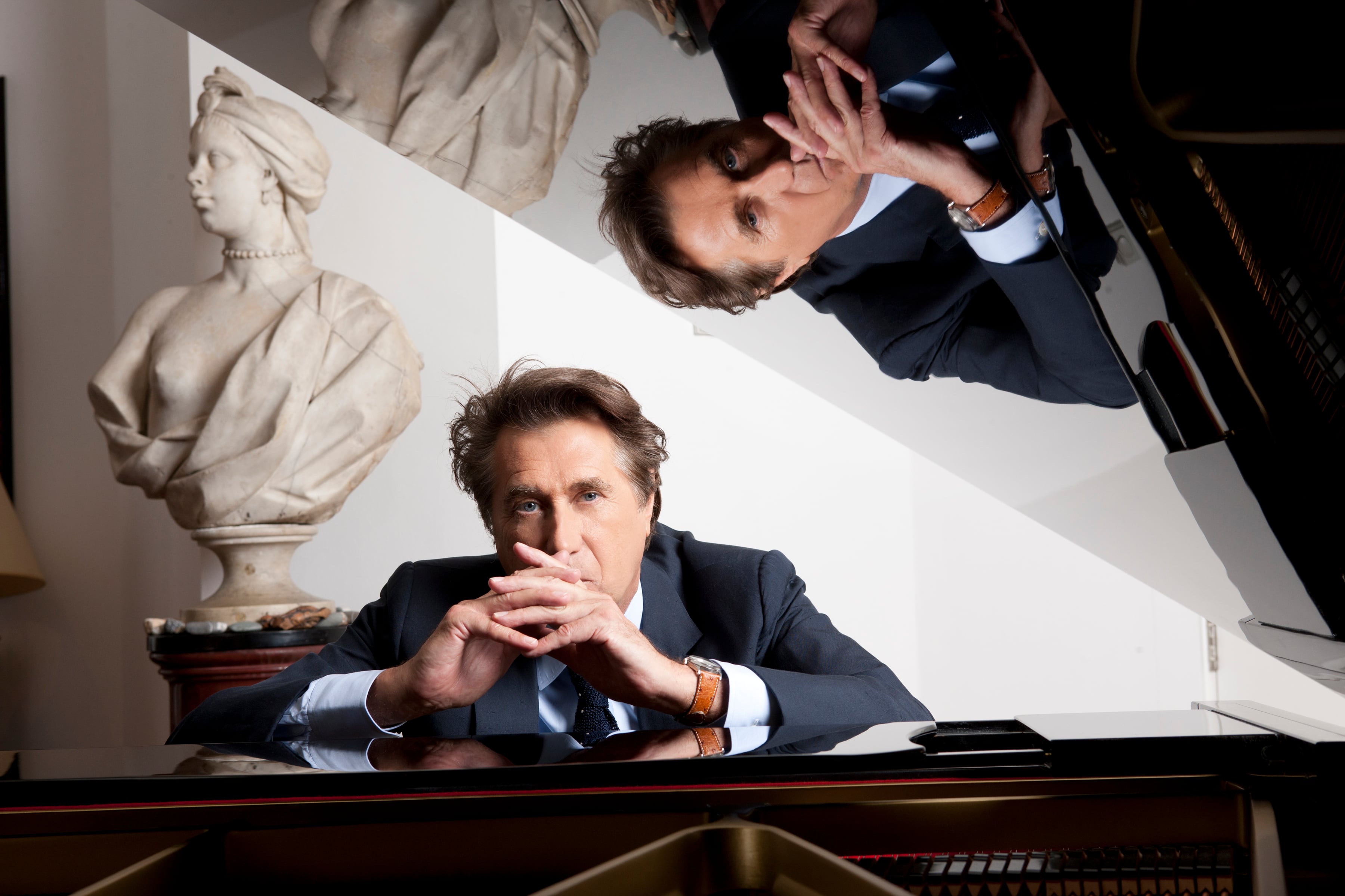 "Supongo que el amor puede tomar muchas formas", dice Bryan Ferry.