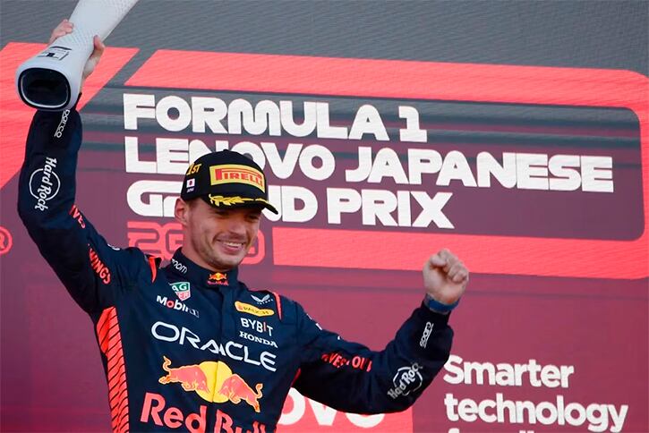 Vertappen ganó en Japón y acaricia el tricampeonato.