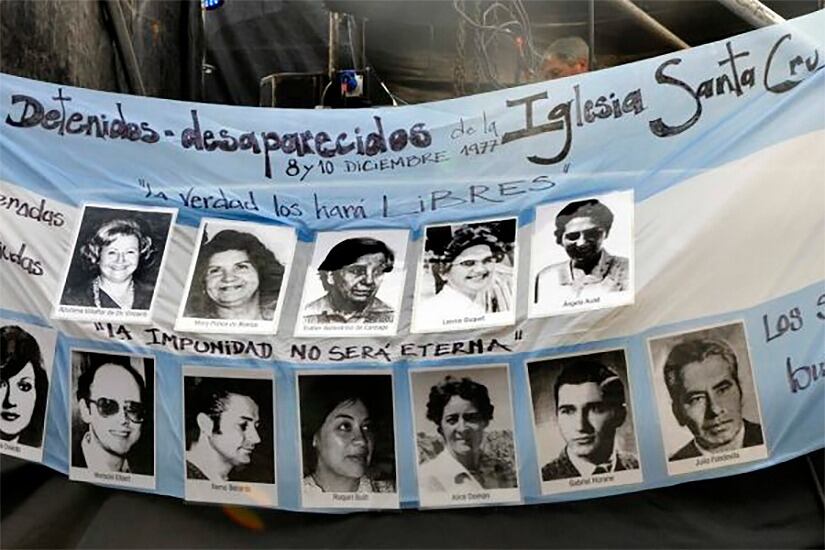 Entre los 12, estaban tres Madres de Plaza de Mayo: Azucena Villaflor, Esther Ballestrino de Careaga y María Eugenia Ponce de Bianco.