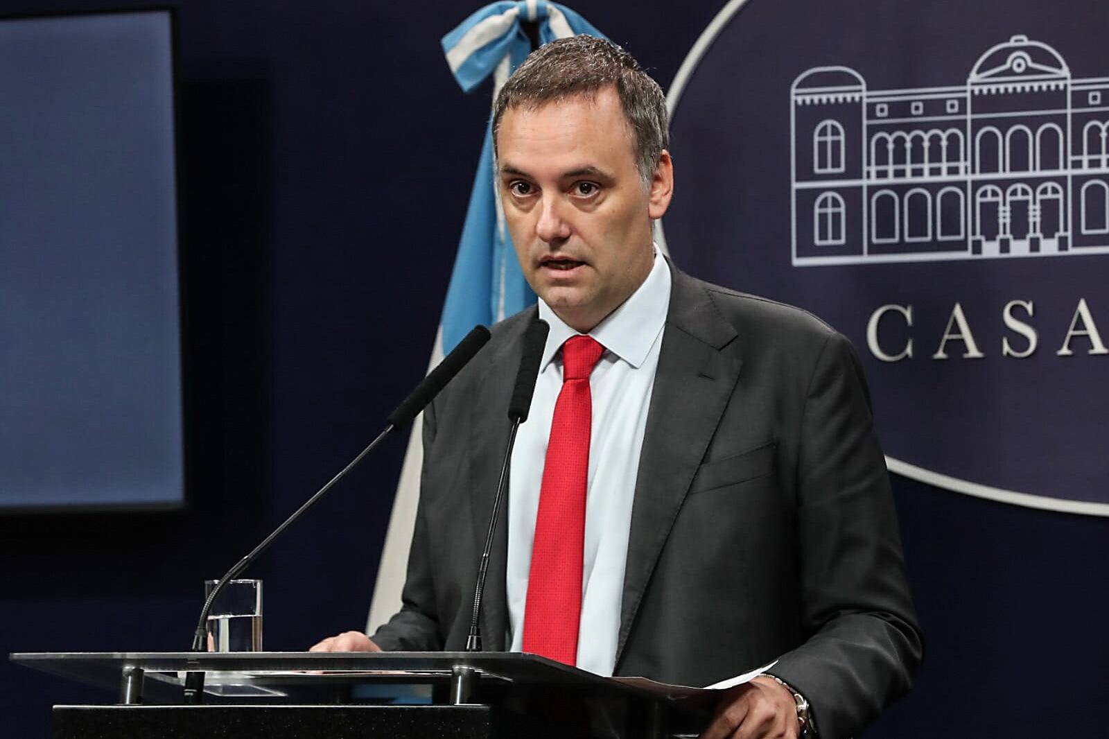 Manuel Adorni, protagonista de un video injustificable