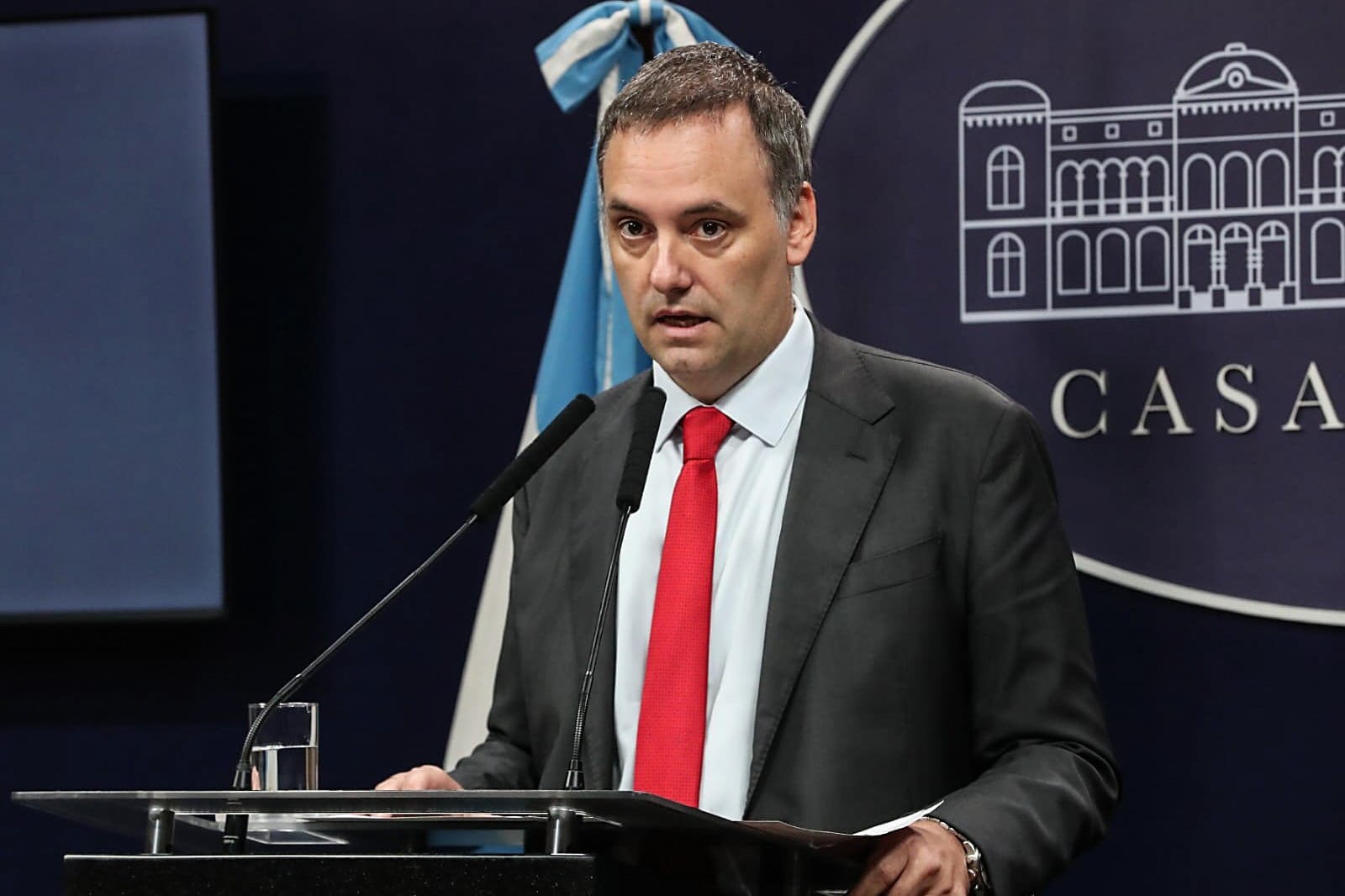 Manuel Adorni, protagonista de un video injustificable