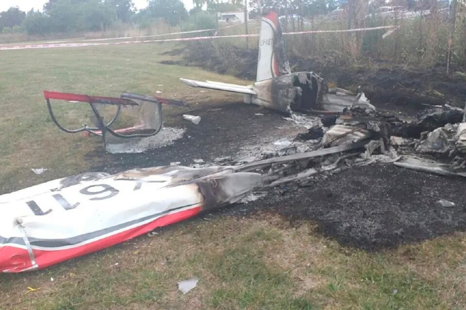 La nave cayó cerca de la pista del Aero Country Club de Rodríguez minutos después del despegue.