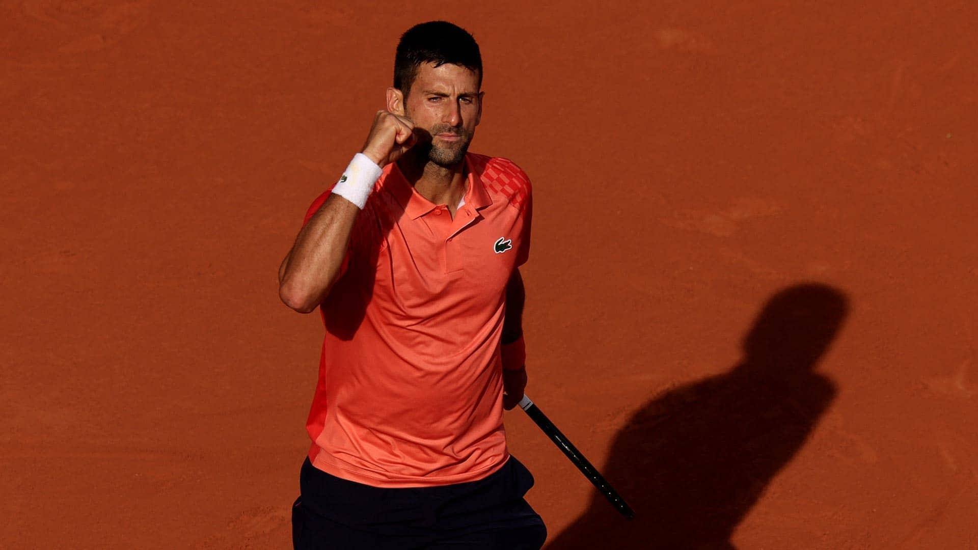 Novak Djokovic se retiró de Roland Garros por lesión.