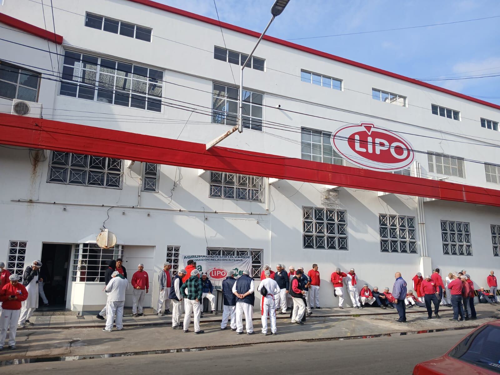Los trabajadores de Lipo reclaman en Lanús. 