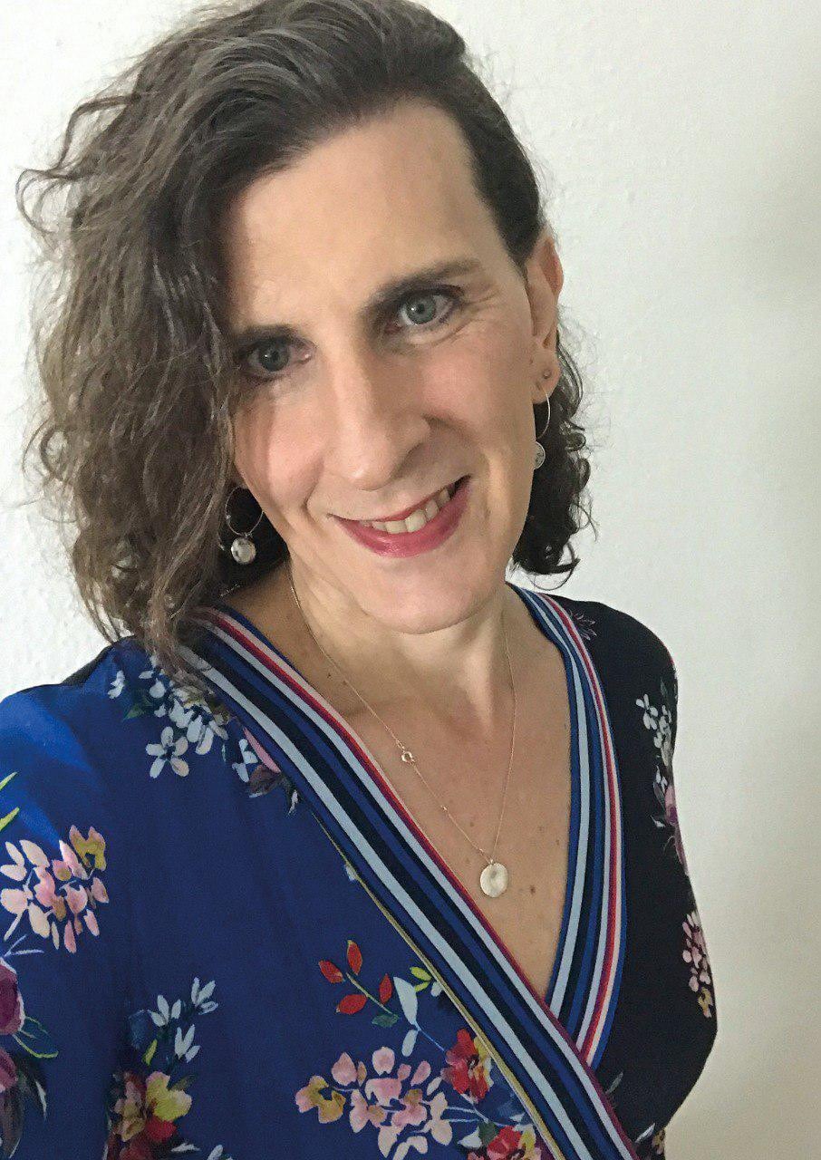 Lea Marie Uría reside desde hace varios años en Berlín, Alemania.