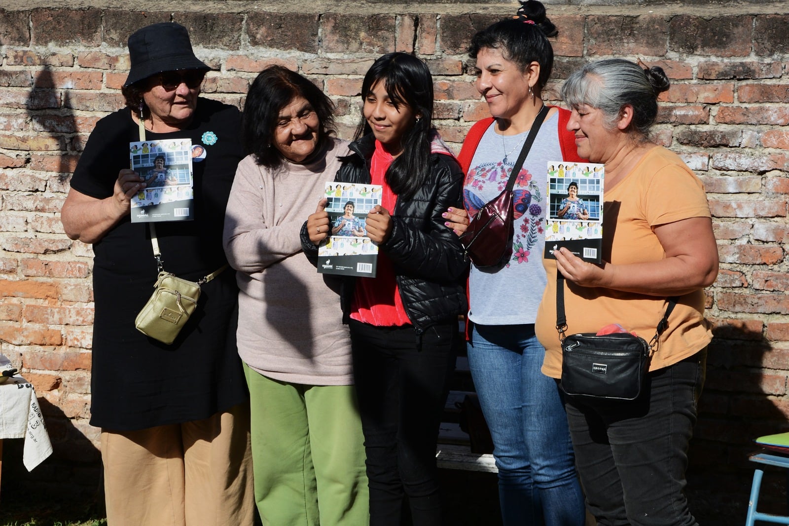 Isabel Vergara (a laizquierda, vestida de rosa) sigue exigiendo justicia por su hijo y su amigo.