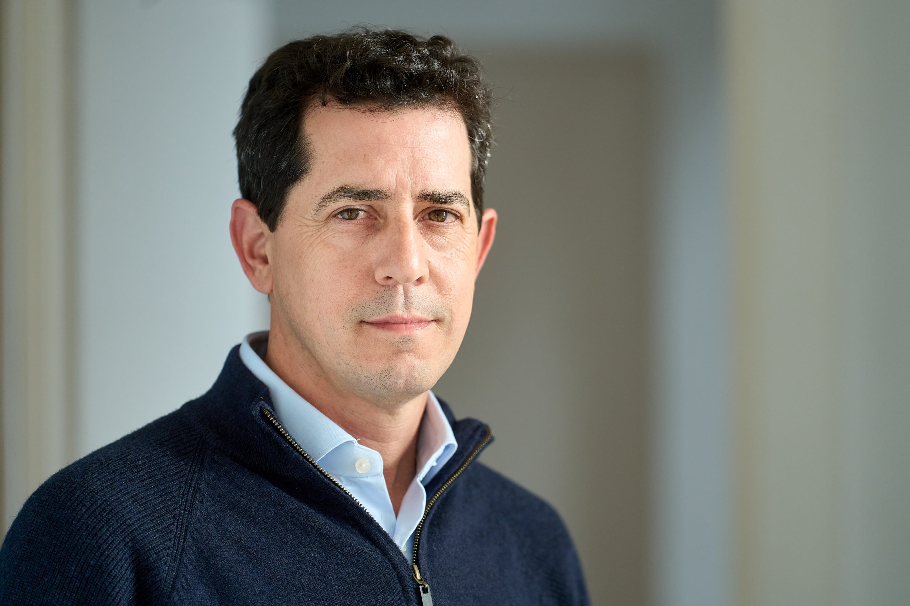 Senador Eduardo "Wado" de Pedro.