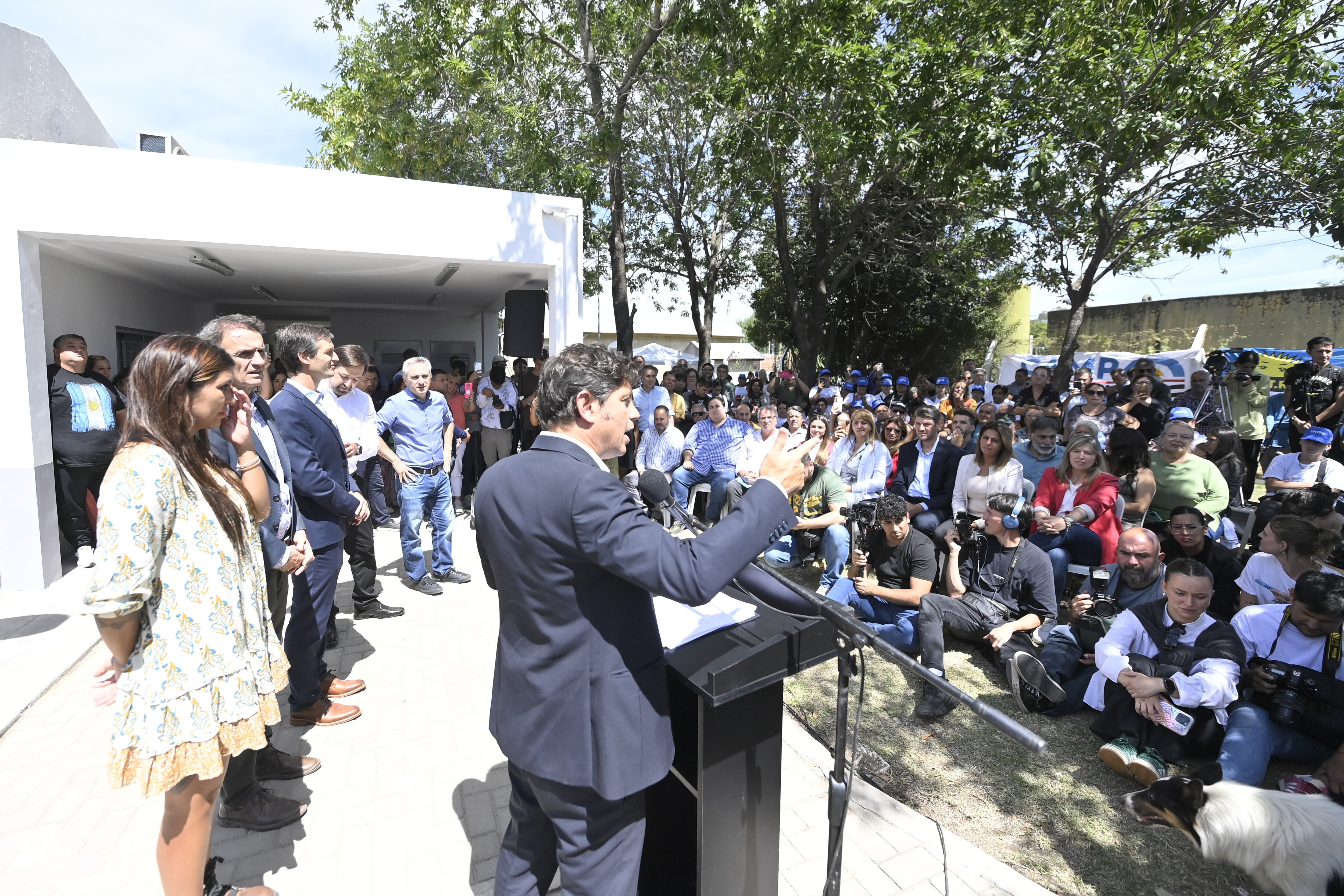 Ante vecinos de San Vicente, el gobernador también pidió que "bajen el DNU 70".