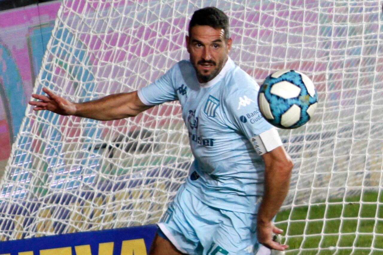Lisandro López volvería a vestir la de Racing frente a Gimnasia