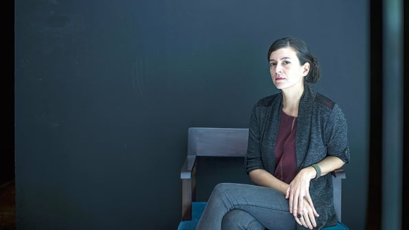 “Mi gesto natural es escribir un cuento. La novela me sale cuando me falla el cuento”, afirma Samanta Schweblin.