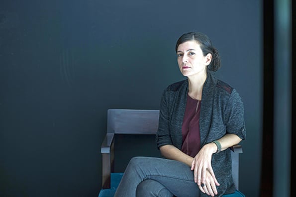 “Mi gesto natural es escribir un cuento. La novela me sale cuando me falla el cuento”, afirma Samanta Schweblin.