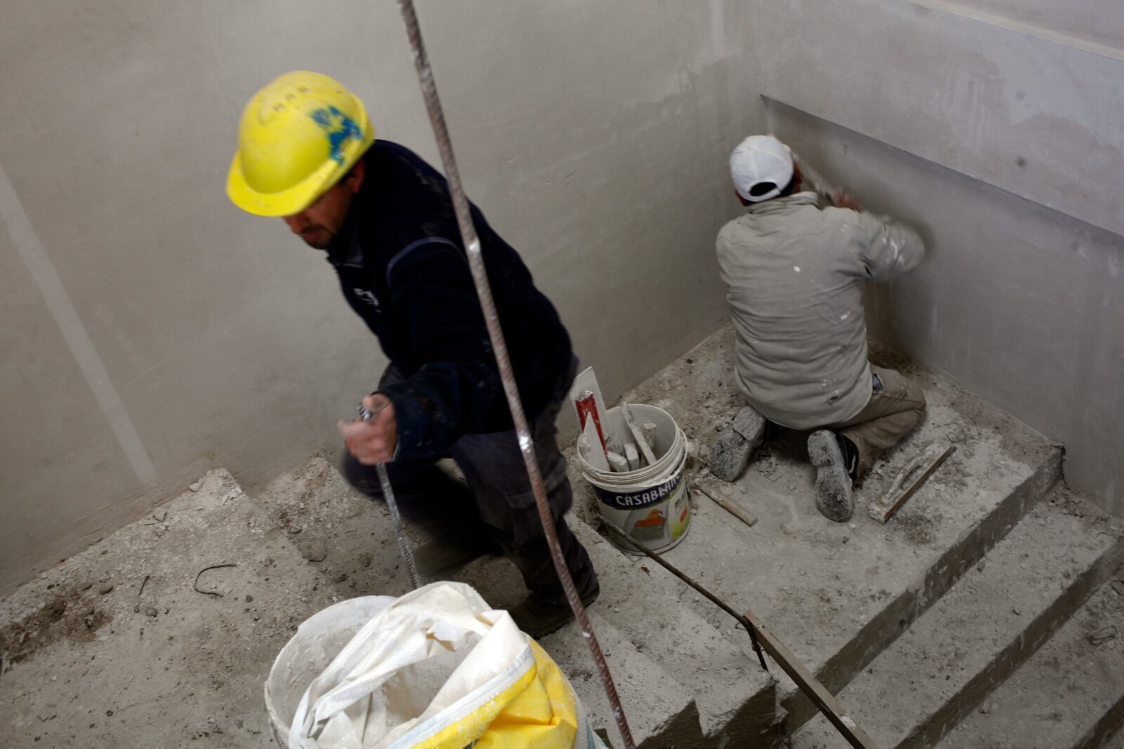 La construcción presenta uno de los panoramas más dramáticos de este fin de año.