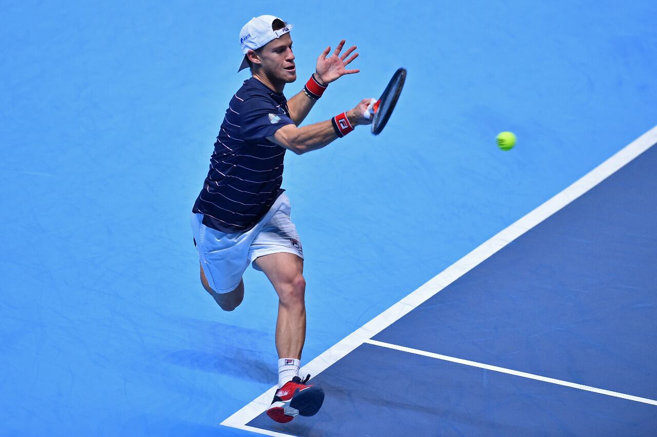 El Peque se vio muy superado por Djokovic en el estreno en el O2 de Londres.