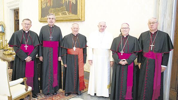 Francisco se reunió con los obispos chilenos en el Vaticano.