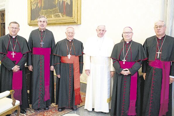 Francisco se reunió con los obispos chilenos en el Vaticano.