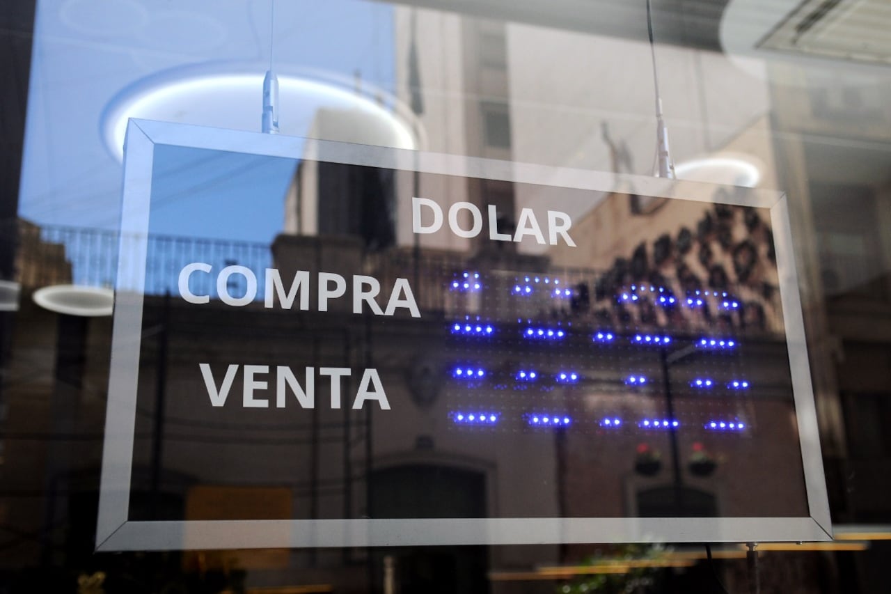 Muy pocas operaciones en la plaza. Por fuera, el contado con liqui sigue presionando.