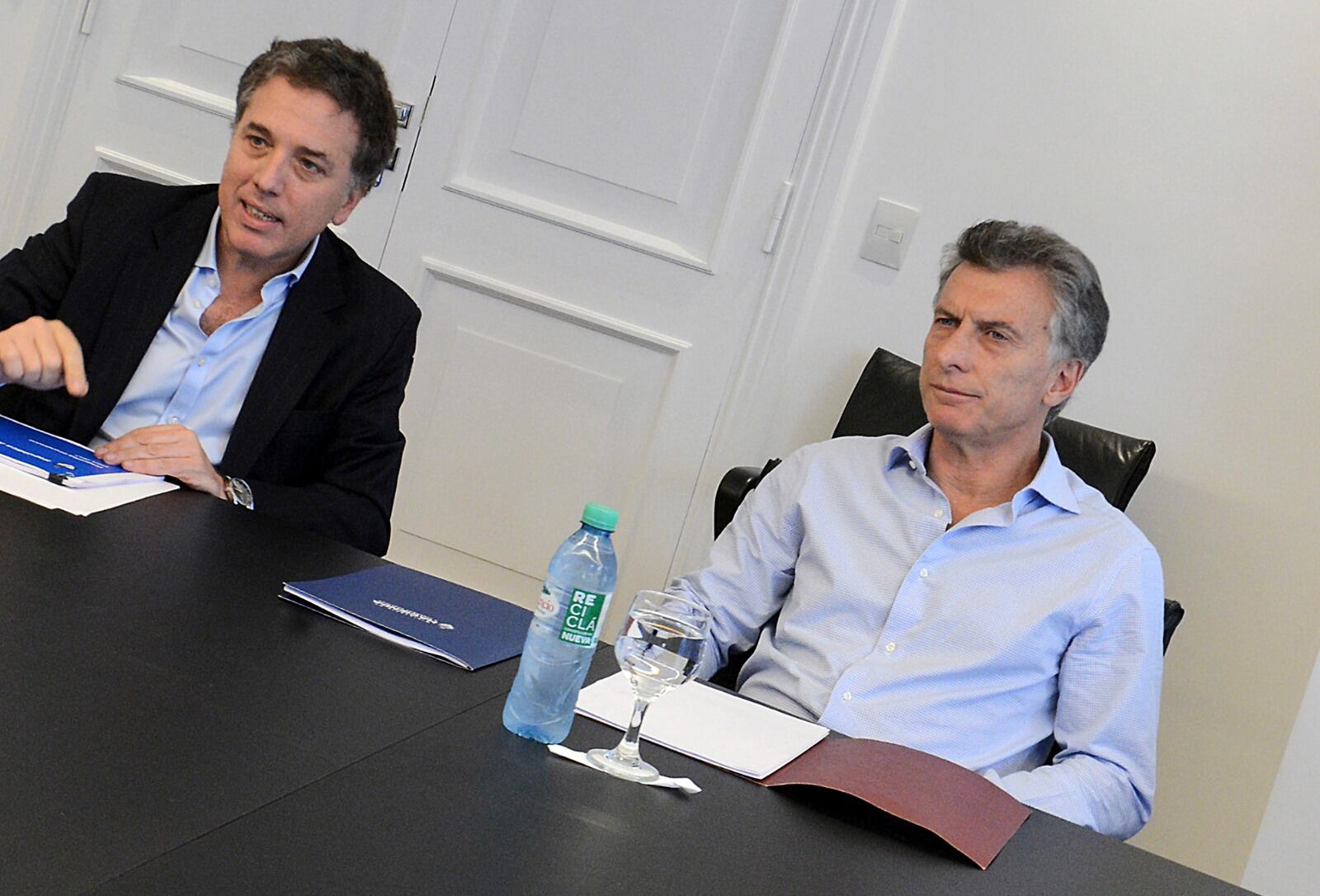 Dujovne y Macri, dos de los imputados a partir de un relevamiento de la AGN.