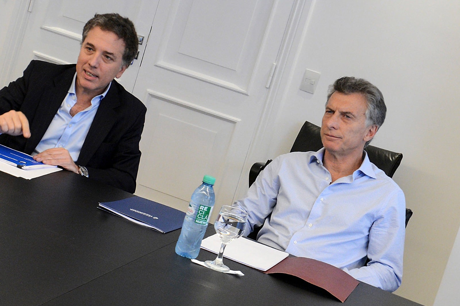 Dujovne y Macri, dos de los imputados a partir de un relevamiento de la AGN.