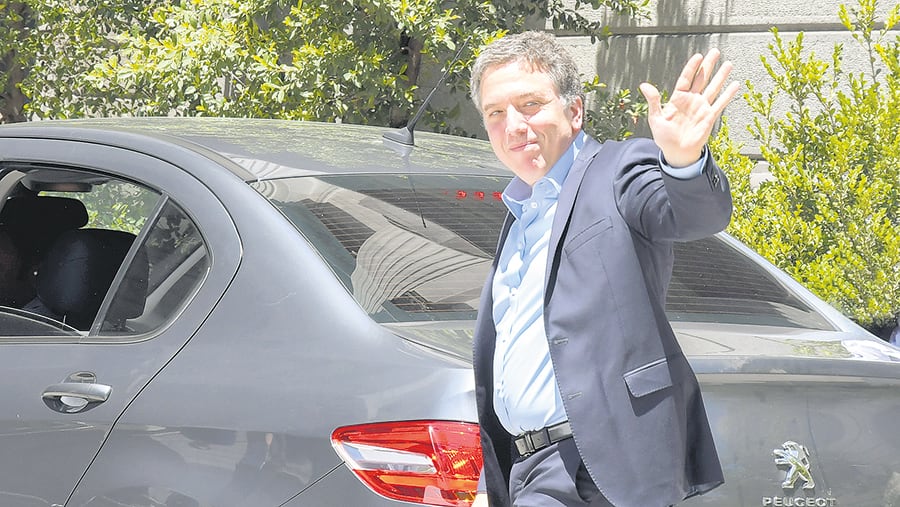 Luego de dos años y medio en el cargo, Nicolás Dujovne deja el Ministerio de Hacienda.