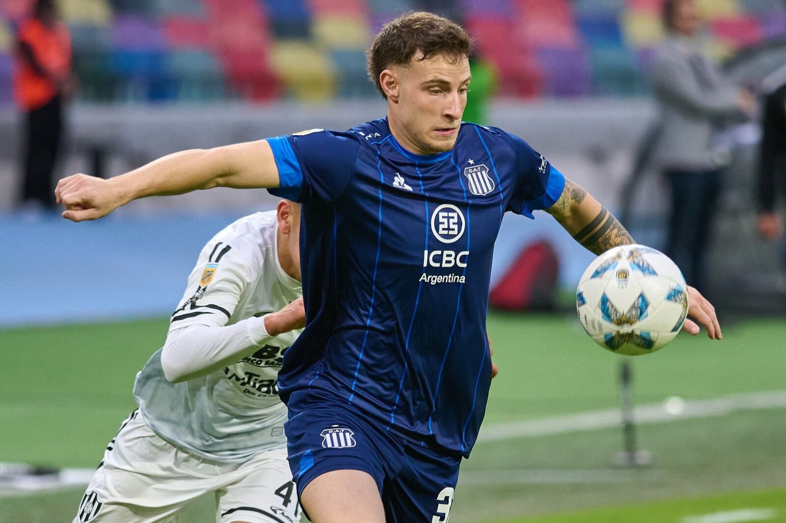 Talleres goleó en Santiago del Estero.