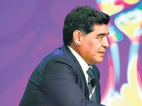 Maradona en el sorteo.