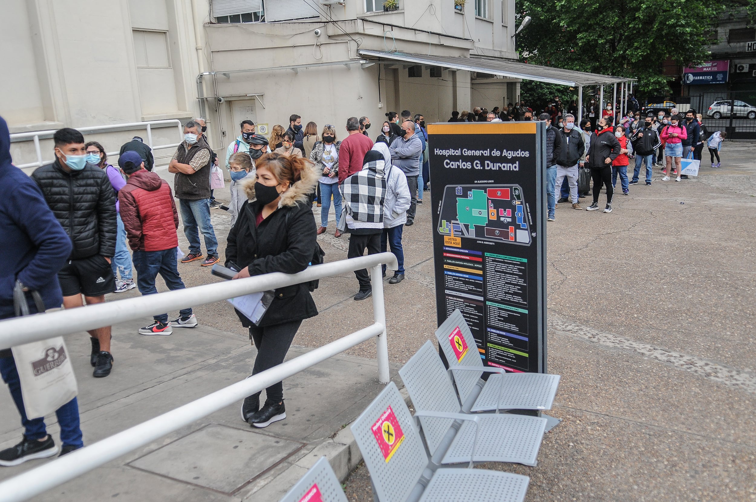 Colas en el Hospital Durand. 