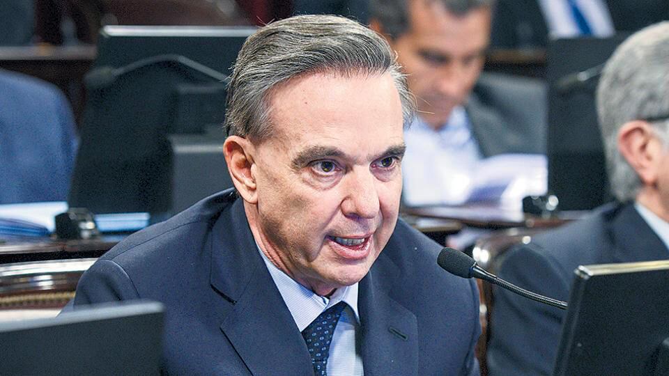 Así fue el cruce entre Agustín Rossi y Miguel Ángel Pichetto