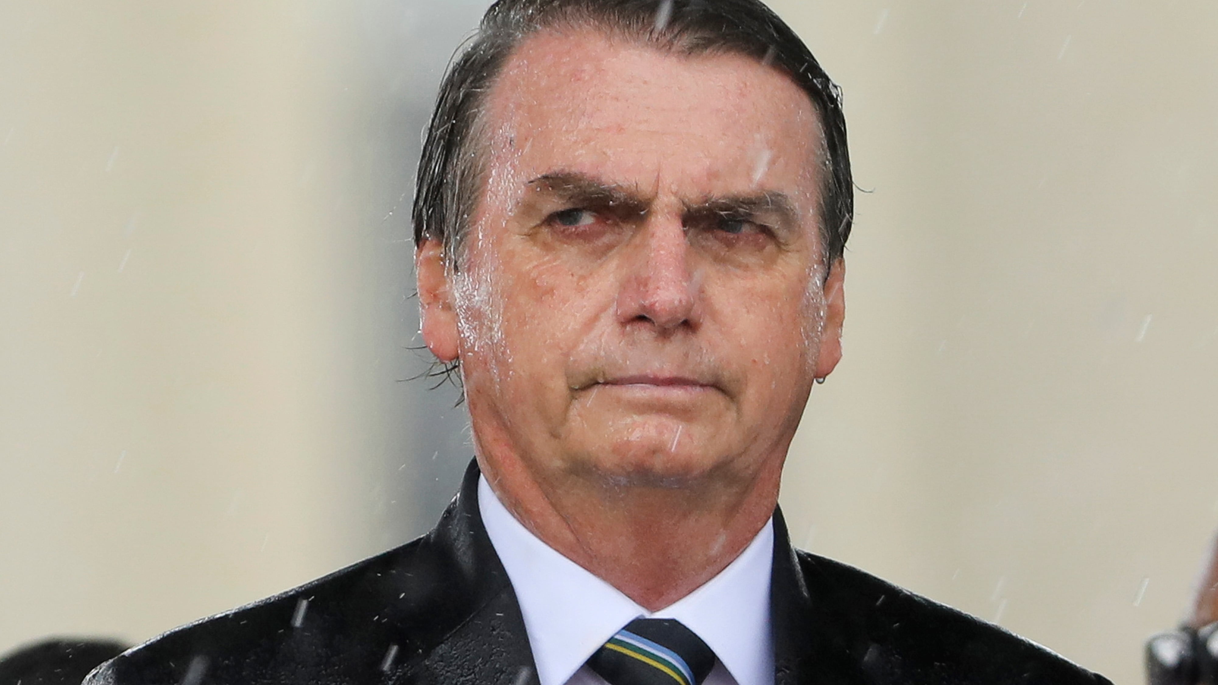 "Divulgar datos alarmantes perjudica al país" dijo Bolsonaro.