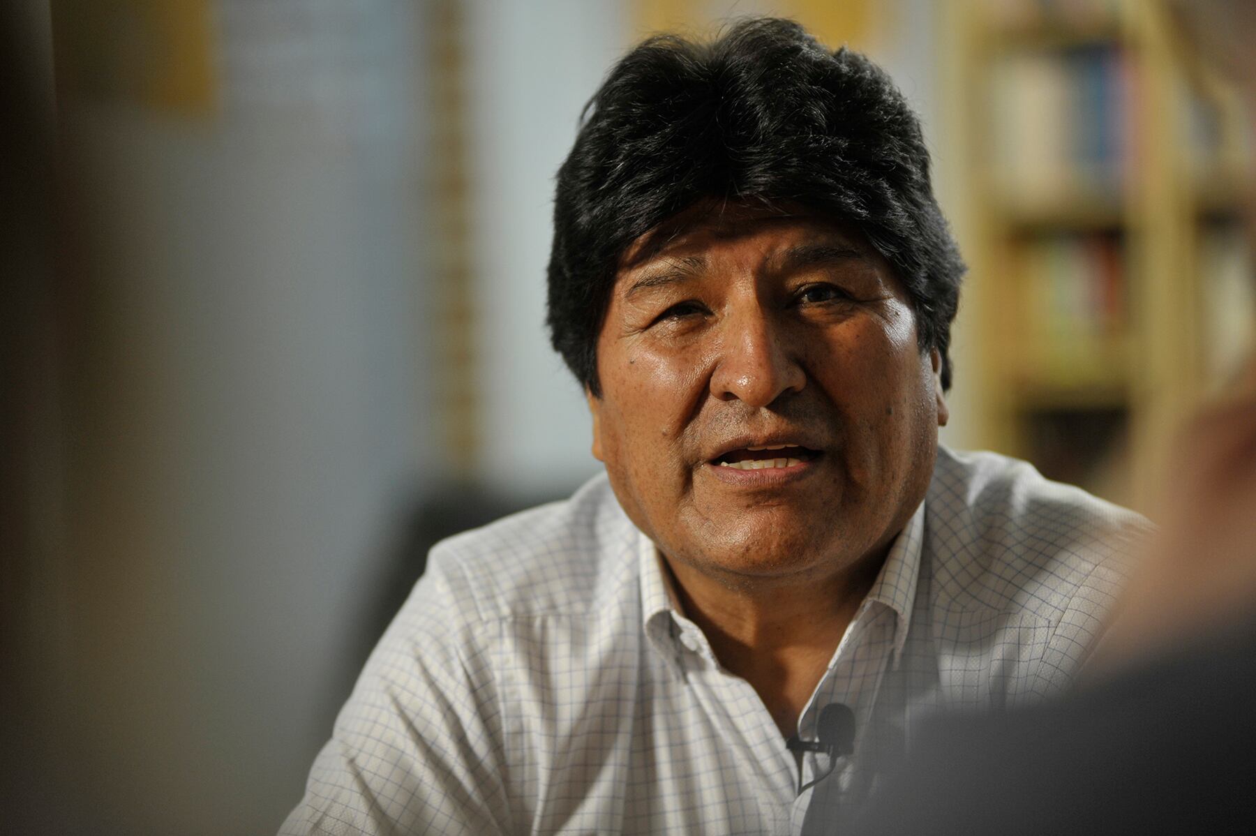 La conducción nacional de la UCR no quiere que Evo Morales continúe siendo un refugiado en la Argentina.