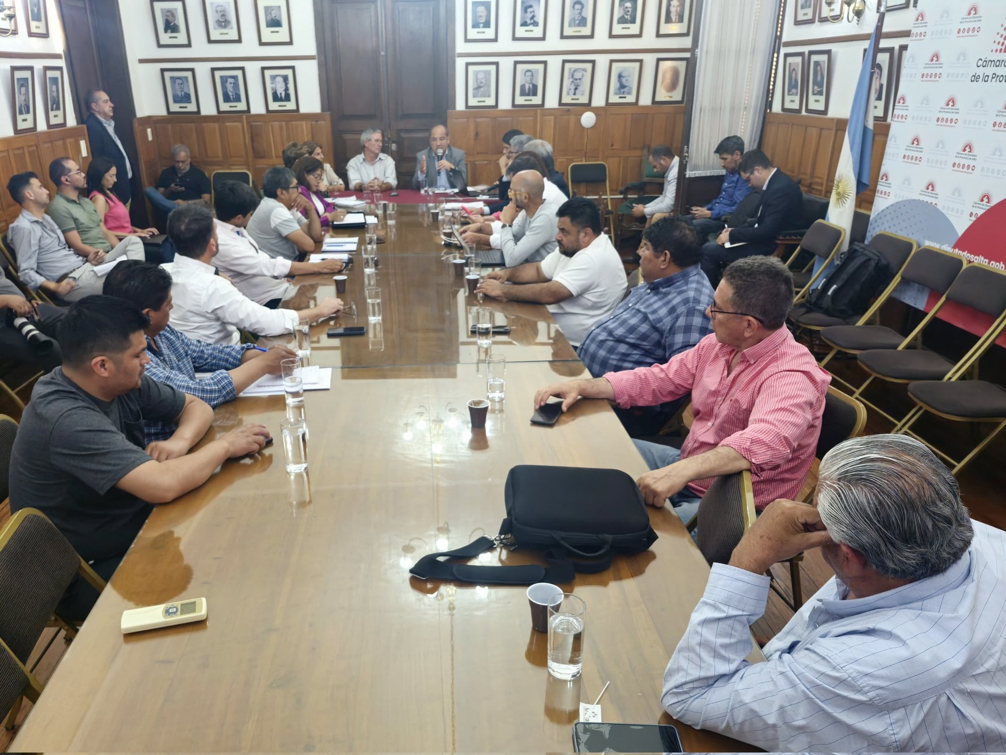 El ministro Villada (cabecera) cuando presentó la iniciativa en Diputados 