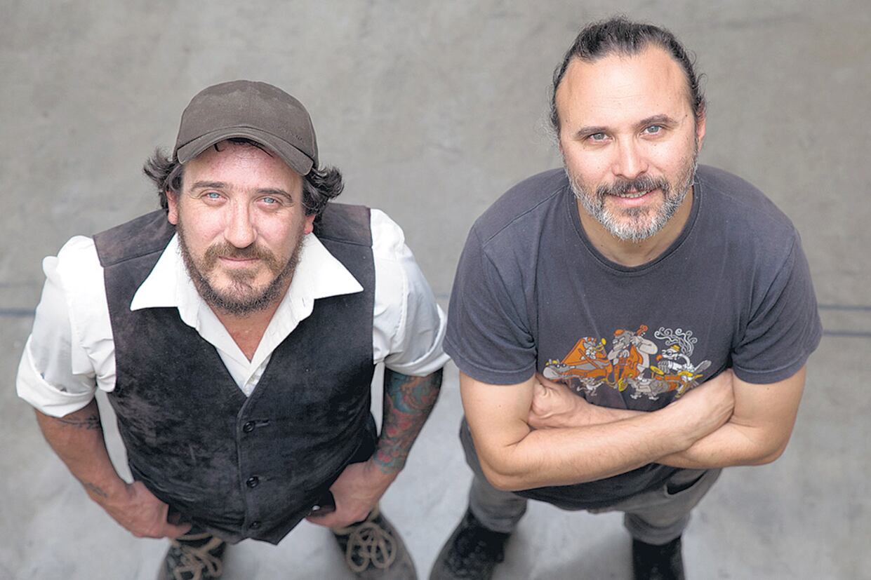 “Preferimos no contaminar a la banda con nuestros sentimientos en el fútbol y en la política.”