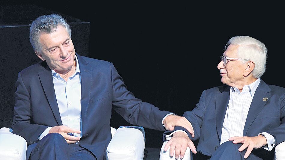 El presidente Mauricio Macri junto al titular del Indec, Jorge Todesca.