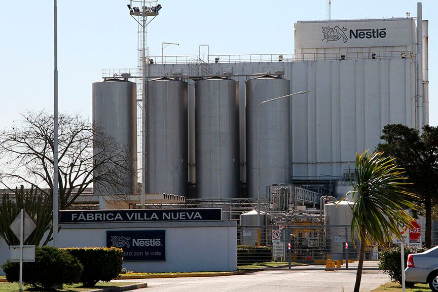 Nestlé mantiene paralizada la actividad en su planta de Villa Nueva.