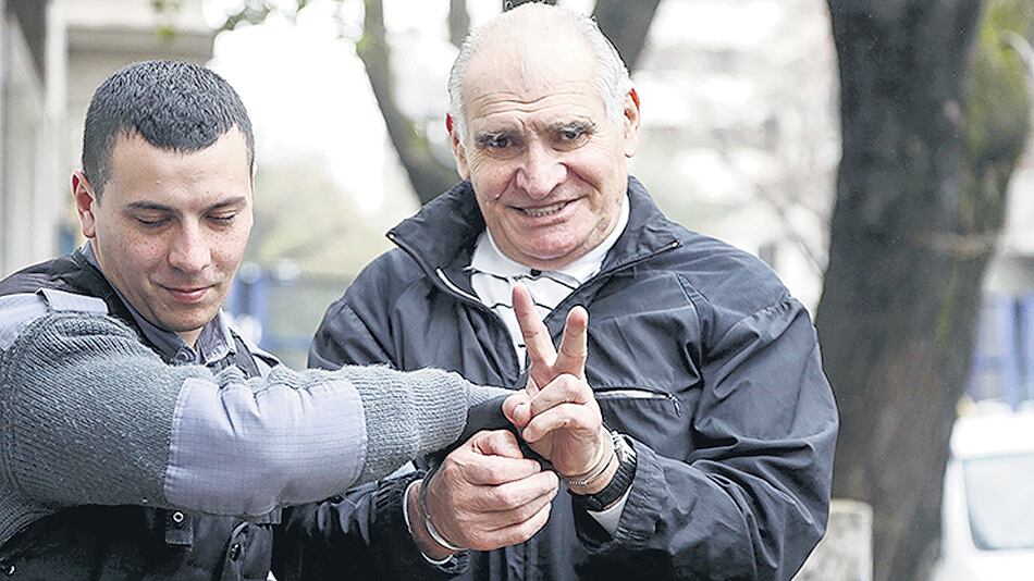 Héctor “El Oso” Acuña era temido hasta por los guardias del centro clandestino La Cacha, donde era uno de los jefes.