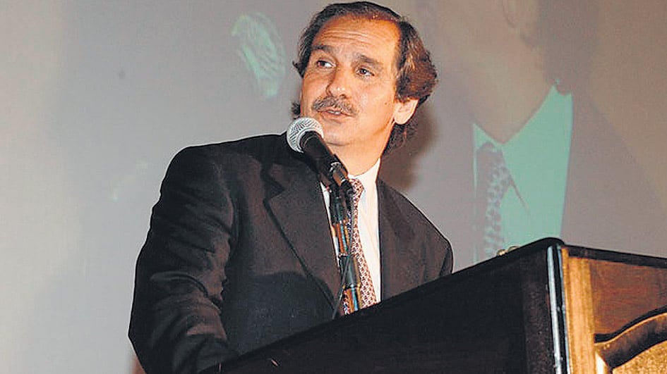 Nicolás "Nicky" Caputo, el íntimo amigo del Presidente, recibió dos obras eléctricas.