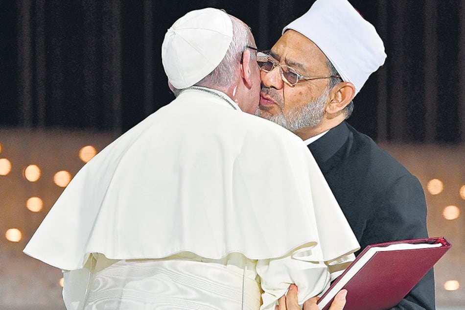 Francisco y el gran imán de Al-Azhar, Ahmad Al-Tayyeb, suscribieron un documento conjunto.